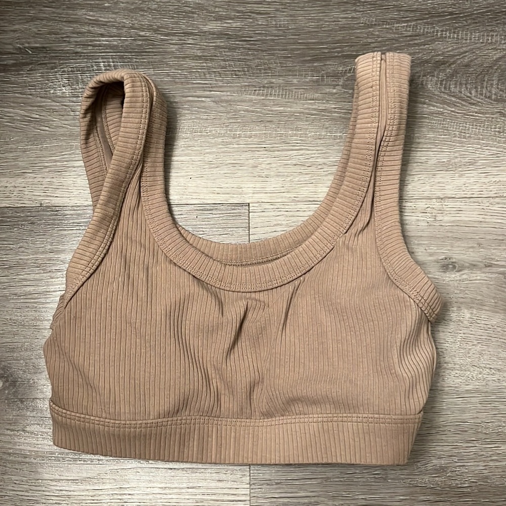 ALO Yoga wellness bra in Taupe - Picture 5 of 7